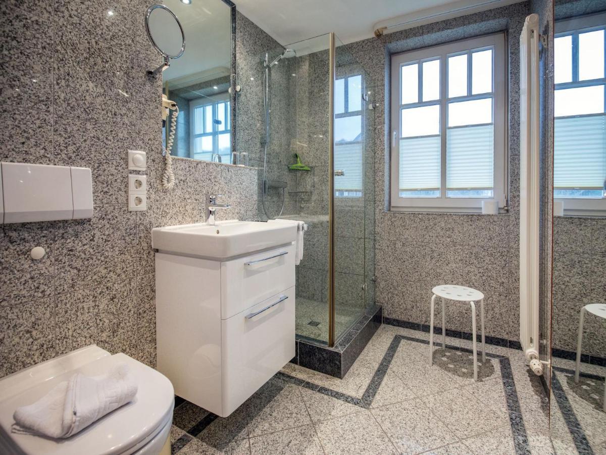 Komfortplus Mit 1 Schlafzimmer Und Balkon Im Obergeschoss 214 Apartment